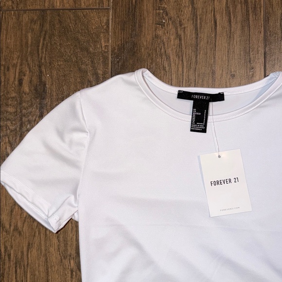 White Crop Top with Wrap Around Chain - Picture 2 of 3